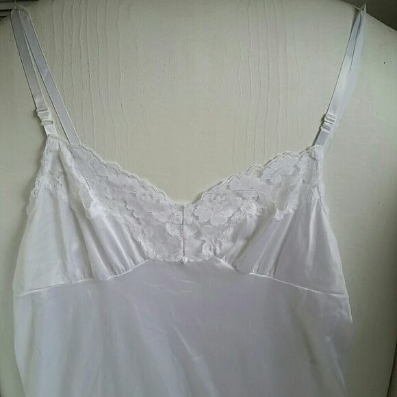 Vassarette White Nylon Slip. 36-42 - Picture 2 of 5